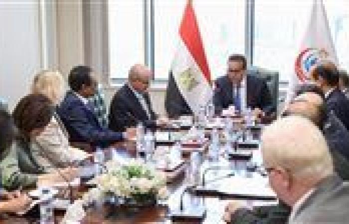 بالبلدي: وزير
الصحة
يستقبل
وفد
«الصحة
العالمية»
للاستعداد
لتجديد
الاعتماد
الدولي
لهيئة
الدواء
المصرية