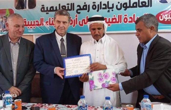تكريم  قيادات وعاملين وأولياء أمور متميزين بإدارة رفح التعليمية