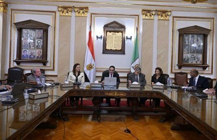 رئيس جامعة القاهرة يبحث ترتيبات مؤتمر الذكاء الاصطناعي وتوسيع المشاركات