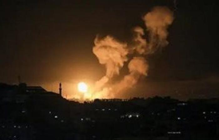 إعلام سوري: اشتباكات عنيفة بين العشائر والدروز بالتزامن مع ضربات جوية إسرائيلية على السويداء