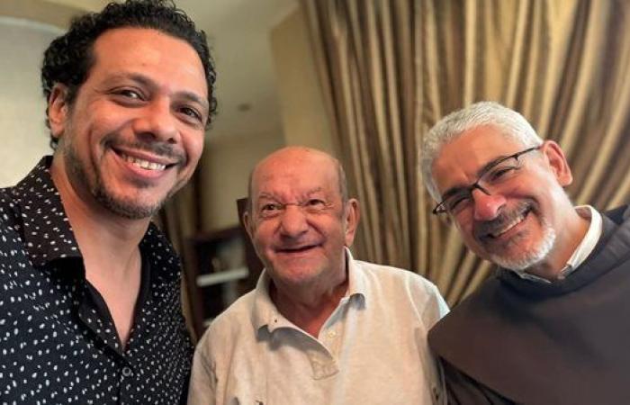 بعد الأزمة الصحية الأخيرة.. حمزة العيلي يطمئن الجمهور على الفنان لطفي لبيب