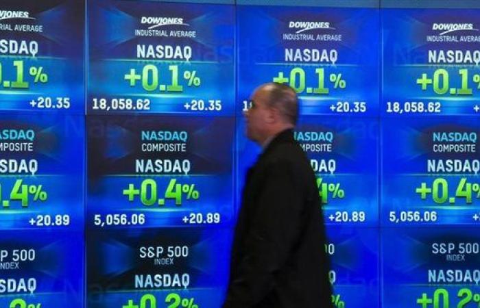 الأسهم الأمريكية تواجه اختبار رسوم ترامب الجمركية وسط مبالغة في تقييماتها