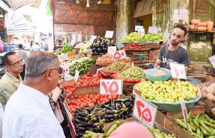 محافظ الإسكندرية لبائع: "الموز بـ50 جنيه؟! اتقِ الله!.. مش هتقف هنا تاني"