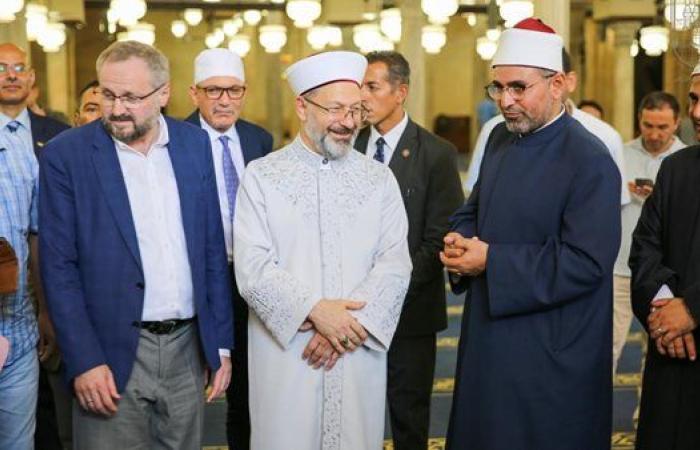 رئيس الشئون الدينية التركي يزور الجامع الأزهر