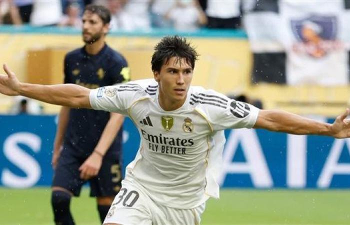 اهتمام إنجليزي وإيطالي بجونزالو جارسيا واللاعب يتمسك بالريال