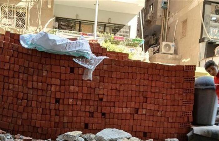 إيقاف أعمال بناء مخالف في النزهة الجديدة ومصادرة المعدات.. استجابة لشكاوى المواطنين