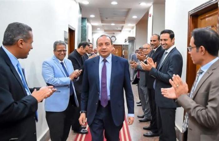 مجلس جامعة بني سويف ينظم ممراً شرفياً لاستقبال الدكتور منصور حسن