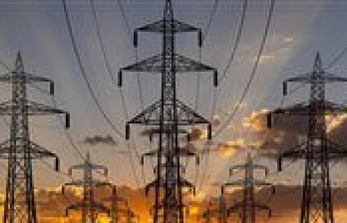 3 محطات تنهار ووزير الكهرباء يفتح النار على «المصرية للنقل».. ما القصة؟