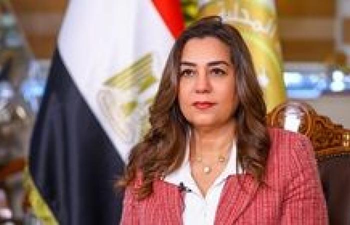 وزيرة التنمية المحلية تعتمد حركة محلية محدودة تتضمن 12 سكرتير عام وسكرتير مساعد فى 10 محافظات