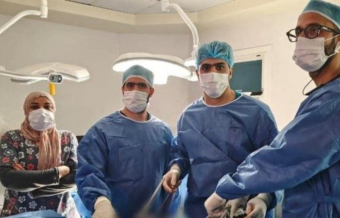 لأول مرة بمجمع الإسماعيلية الطبي.. إجراء عملية "ويبل" بالمنظار الجراحي لسيدة مسنة
