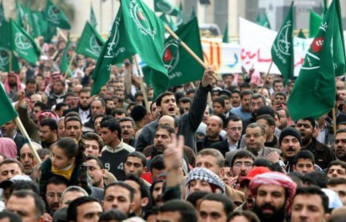 الإخوان في سوريا.. بين دعوات الحل وضغوط المرحلة الجديدة