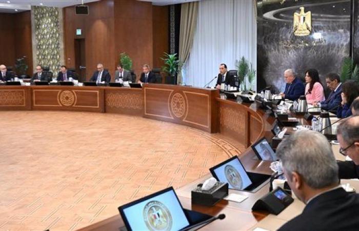 رئيس الوزراء يلتقي عددا من رؤساء التحرير الصحف والمواقع المصرية