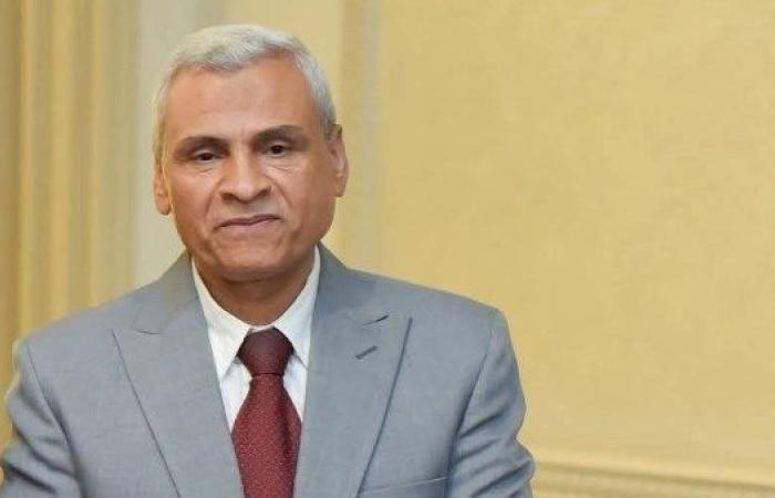 وفاة مدير مدرسة بقنا خلال الطابور الصباحي.. ونقيب المعلمين يوجه بمساندة أسرته