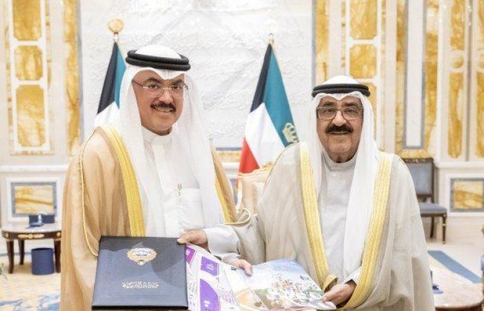أمير الكويت يستقبل وزير التربية حيث قدم لسموه تقريرا حول استعدادات الوزارة للعام الدراسي الجديد